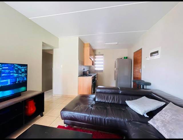 2 BEDROOM APARTMENT FOR SALE IN OLIFANTSVLEI